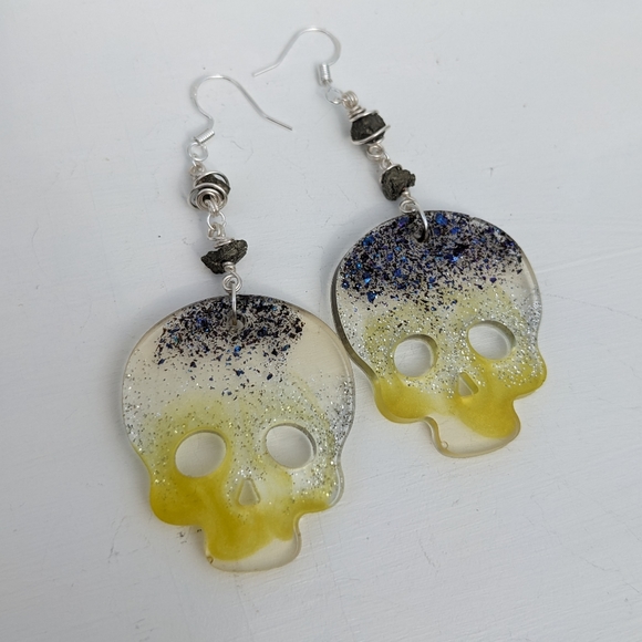 Pyrite Good Fortune Crystals Skull Earrings Handmade Gold Resin Lightweight - Picture 3 of 7